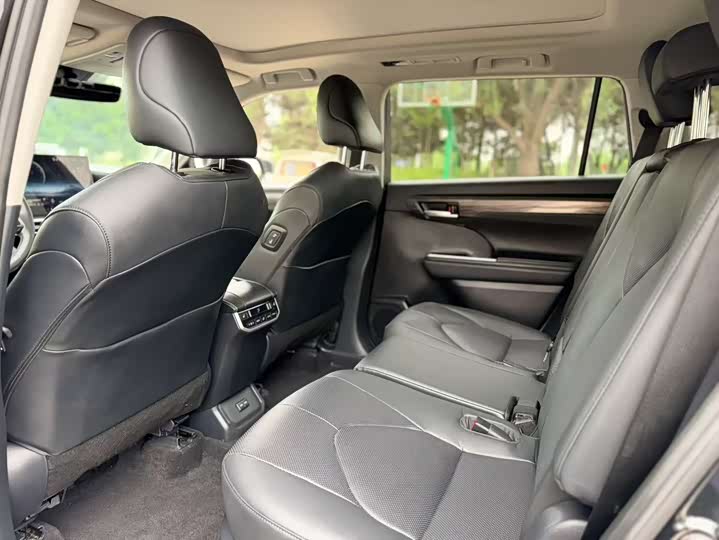 Фото 6 - Toyota Highlander