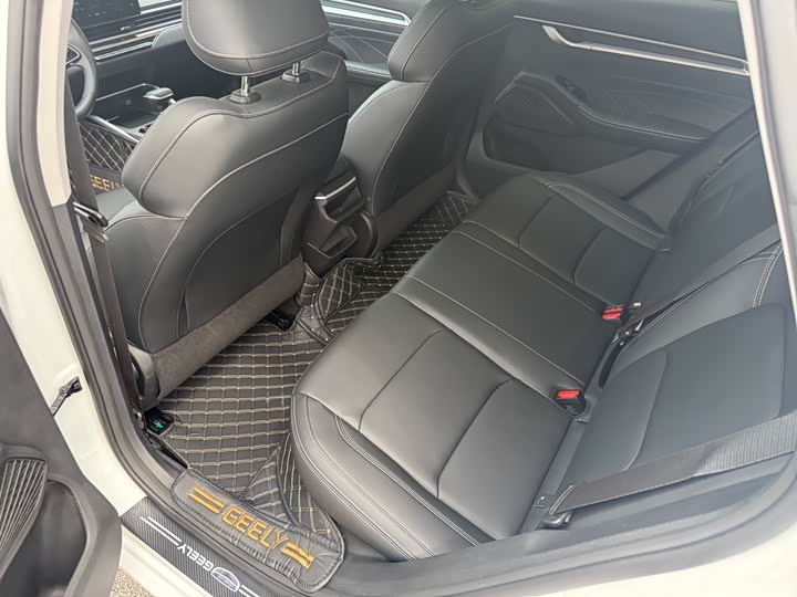 Фото 5 - Geely Emgrand