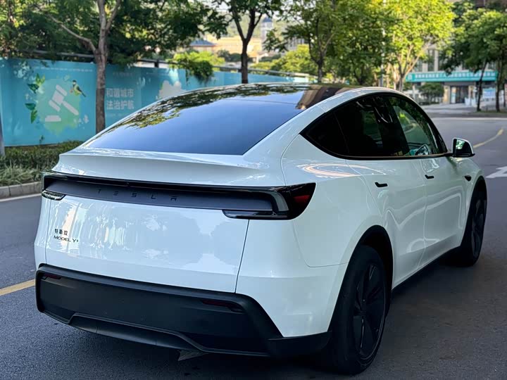 Tesla Model Y 2026 2026款 长续航后轮驱动版