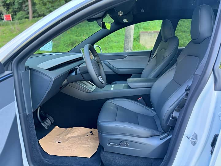 Tesla Model Y 2026 2026款 长续航后轮驱动版