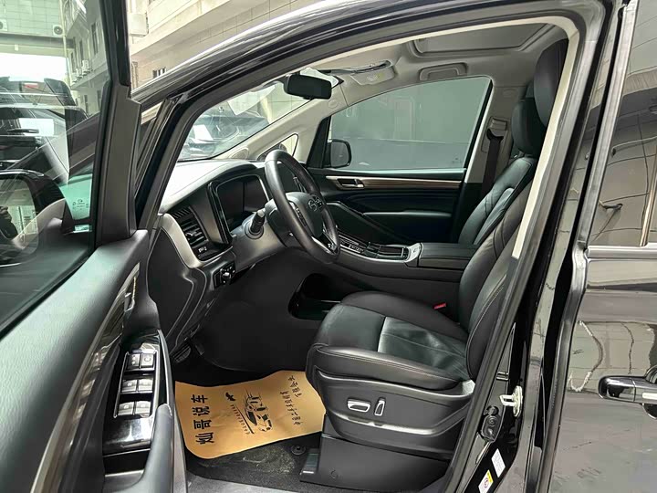 صورة 7 - GAC Trumpchi M8