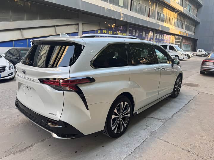 Фото 4 - Toyota Granvia