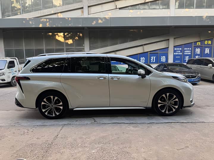 Фото 5 - Toyota Granvia