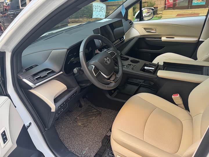 Фото 9 - Toyota Granvia