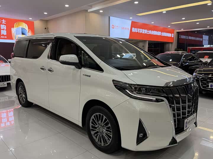 Фото 3 - Toyota Alphard