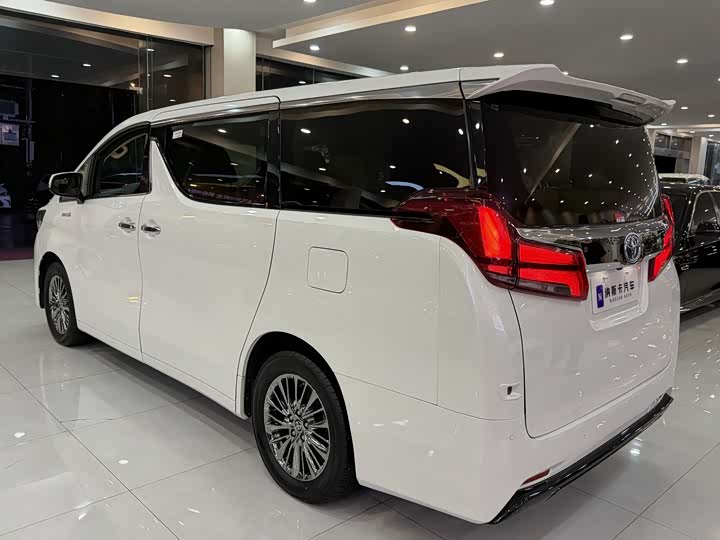 Фото 4 - Toyota Alphard