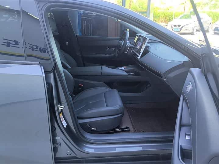 Фото 8 - Changan Deepal SL03