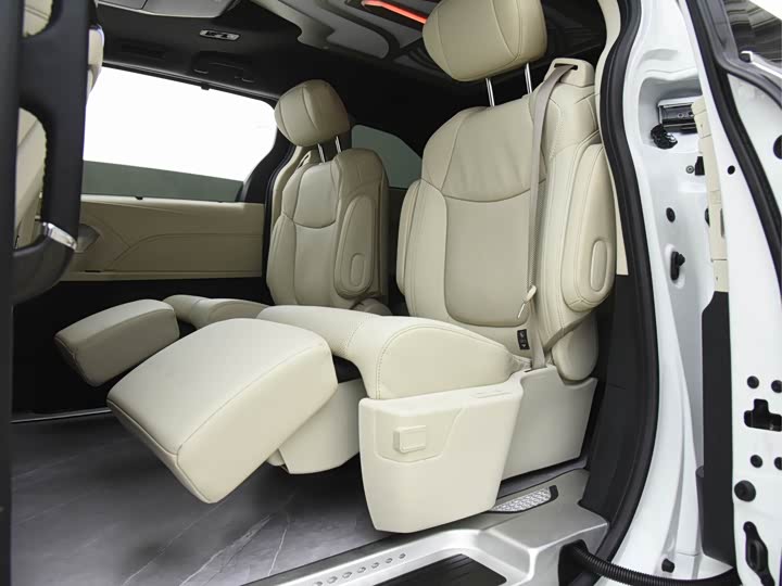 Toyota Sienna 2024 2024款 2.5L混动 四驱尊贵版