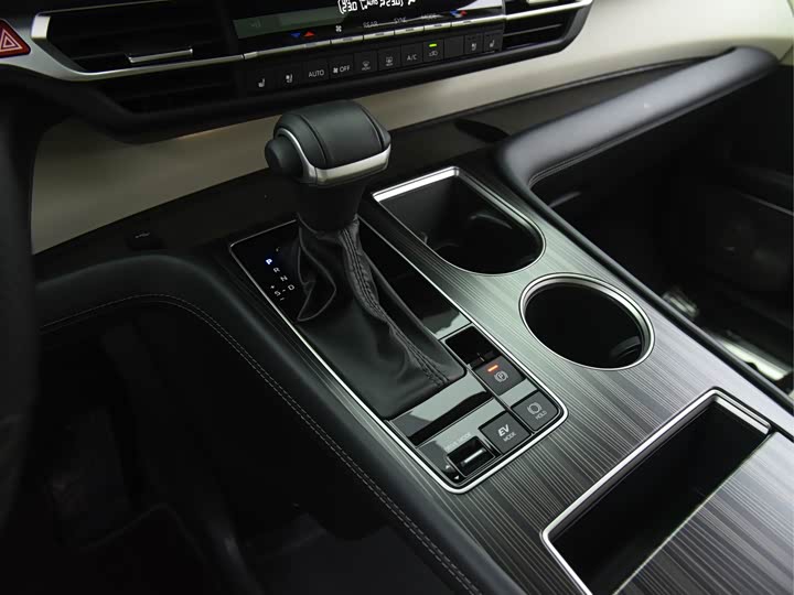 Toyota Sienna 2024 2024款 2.5L混动 四驱尊贵版