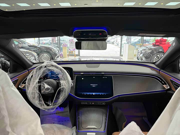 Photo 9 - Mercedes-Benz E-Class