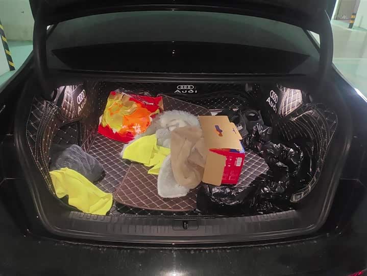 Photo 4 - Audi A6L