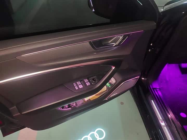 Photo 7 - Audi A6L