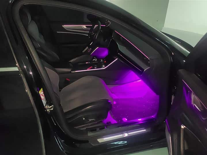 Photo 8 - Audi A6L