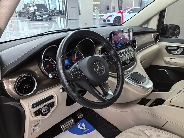 Фото 5 - Mercedes-Benz V-Class