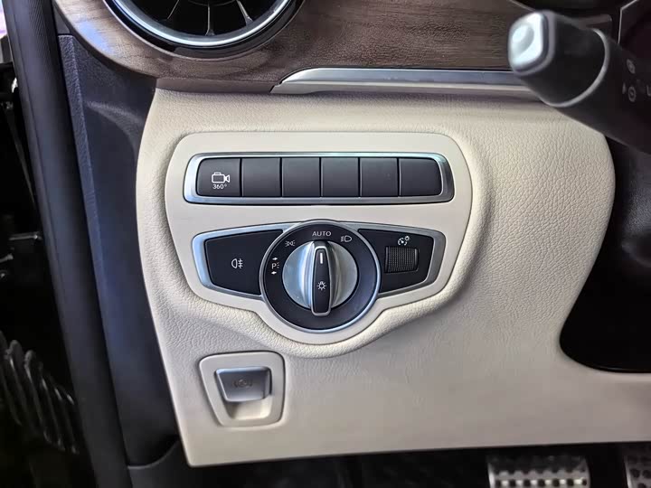 Фото 8 - Mercedes-Benz V-Class