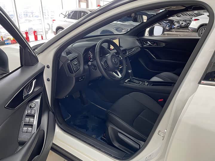 Zdjęcie 8 - Mazda CX-4