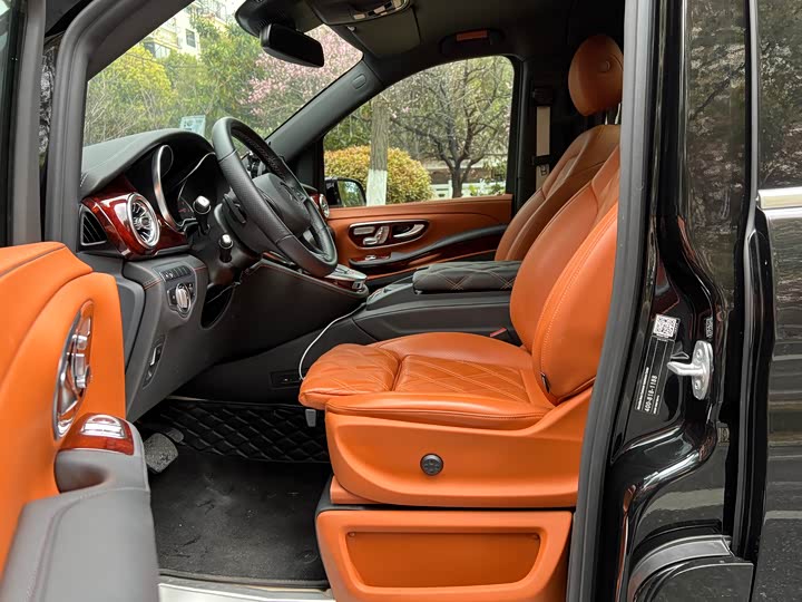 Mercedes-Benz V-Class 2022 2022款 V 260 L 长轴距豪华版