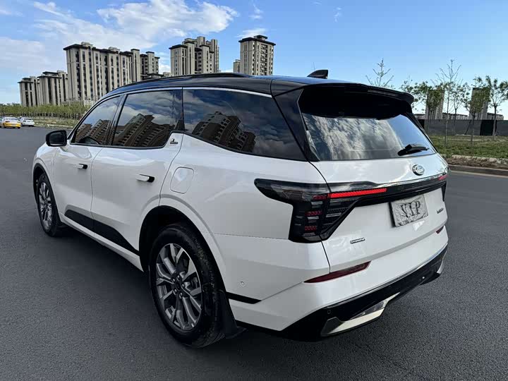 Фото 9 - Ford Edge