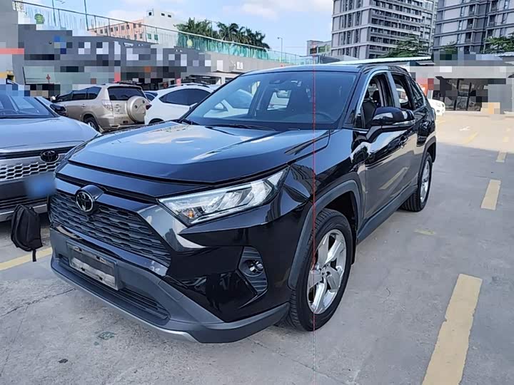 Фото 1 - Toyota RAV4