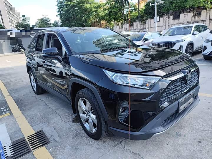 Фото 4 - Toyota RAV4