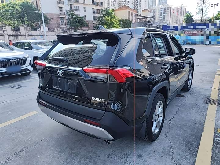 Фото 7 - Toyota RAV4