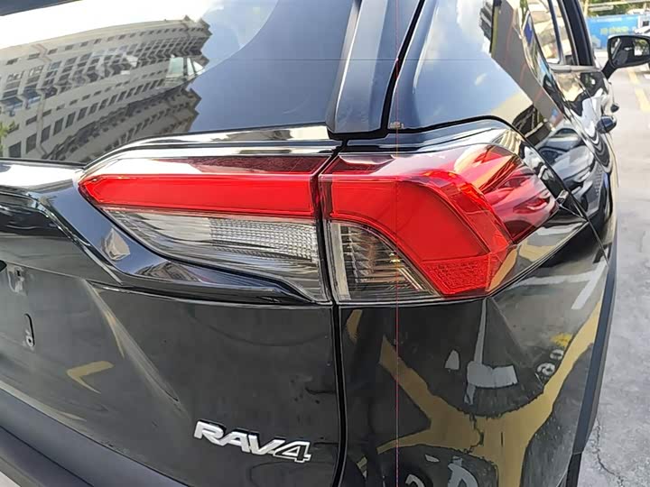 Фото 8 - Toyota RAV4