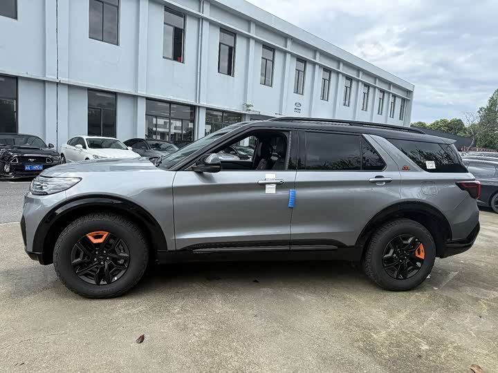 Ford Explorer 2025 2025款 2.3T EcoBoost 昆仑穿越版 5座