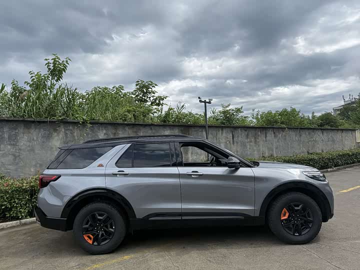 Ford Explorer 2025 2025款 2.3T EcoBoost 昆仑穿越版 5座
