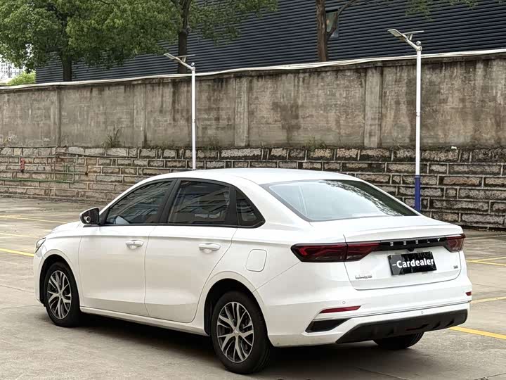 Фото 9 - Geely Emgrand