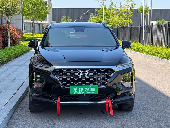 Фото 2 - Hyundai Santa Fe