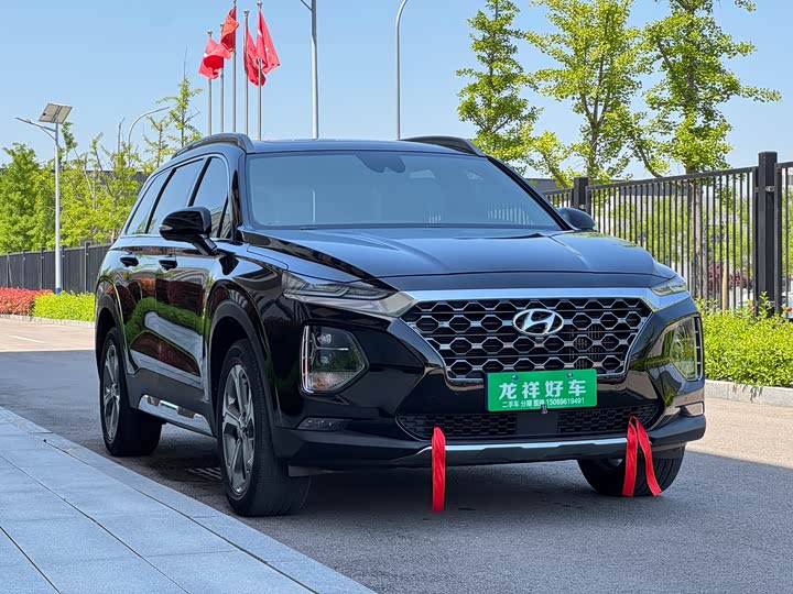 Фото 3 - Hyundai Santa Fe