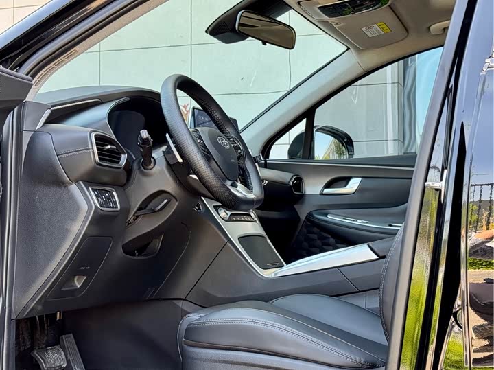 Фото 4 - Hyundai Santa Fe