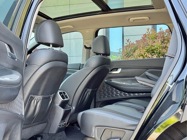 Фото 5 - Hyundai Santa Fe
