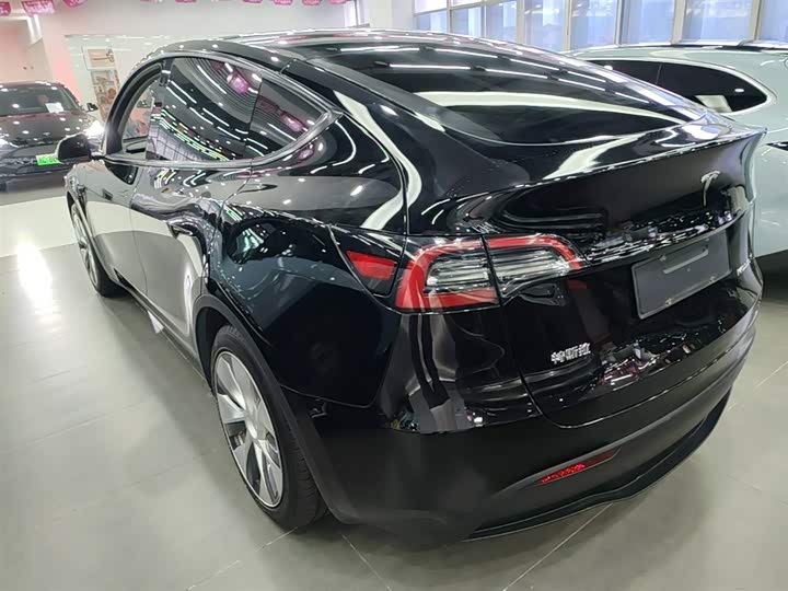 Photo 5 - Tesla Model Y