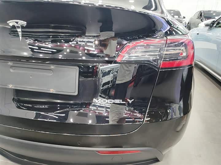 Photo 8 - Tesla Model Y