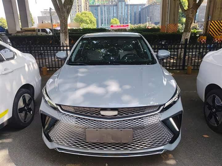 Фото 3 - Geely Emgrand L Hi·P Hybrid