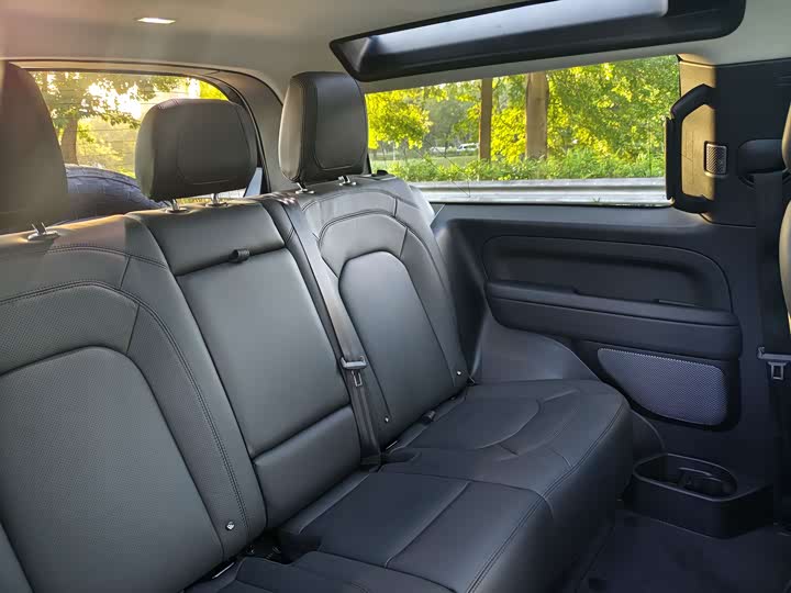 Фото 9 - Land Rover Defender