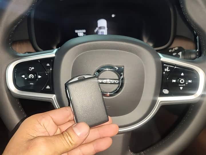 Фото 9 - Volvo V90