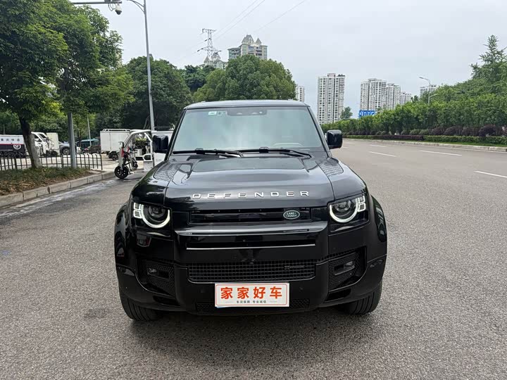 Photo 1 - Land Rover Defender