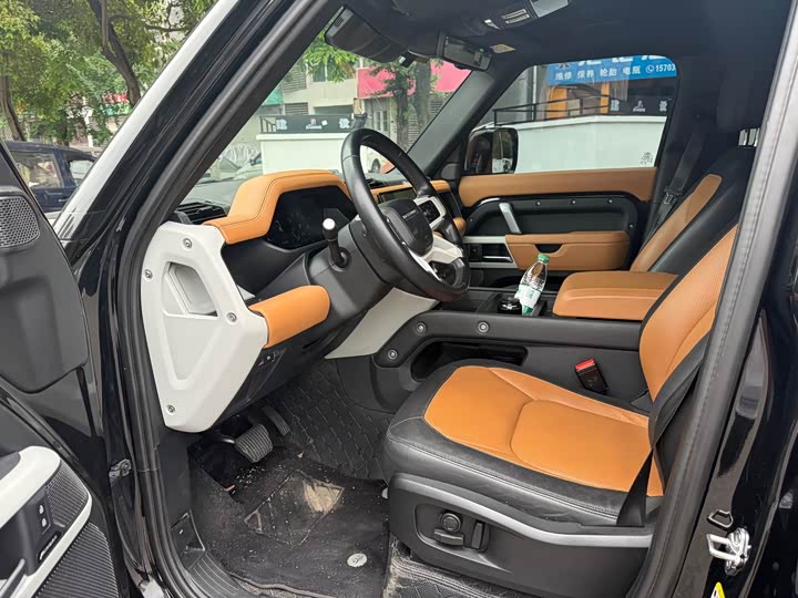 Photo 2 - Land Rover Defender