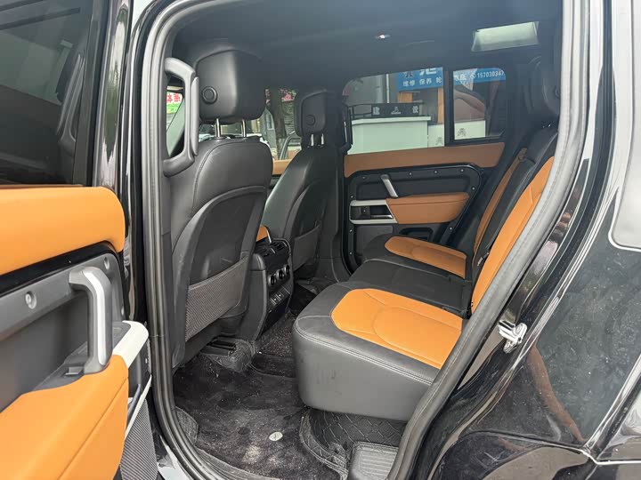 Photo 3 - Land Rover Defender