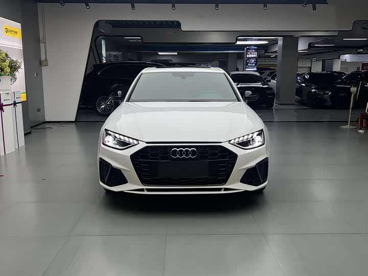 Фото 2 - Audi A4L