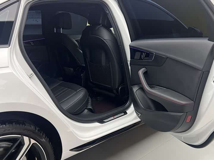 Фото 6 - Audi A4L