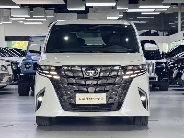 Фото 2 - Toyota Alphard