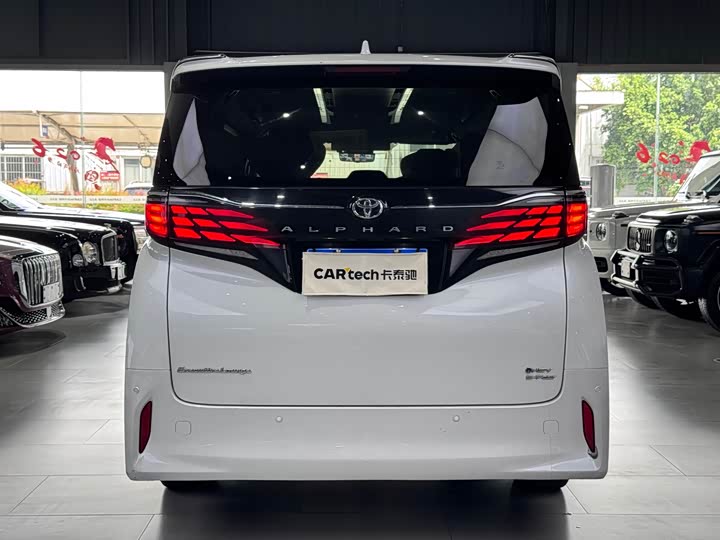 Фото 3 - Toyota Alphard