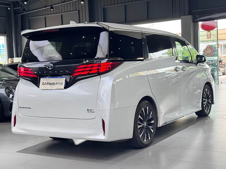 Фото 4 - Toyota Alphard