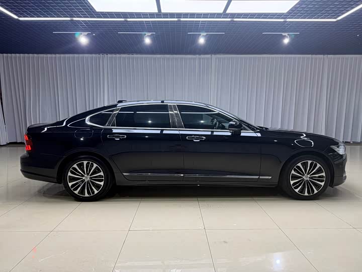 Фото 4 - Volvo S90