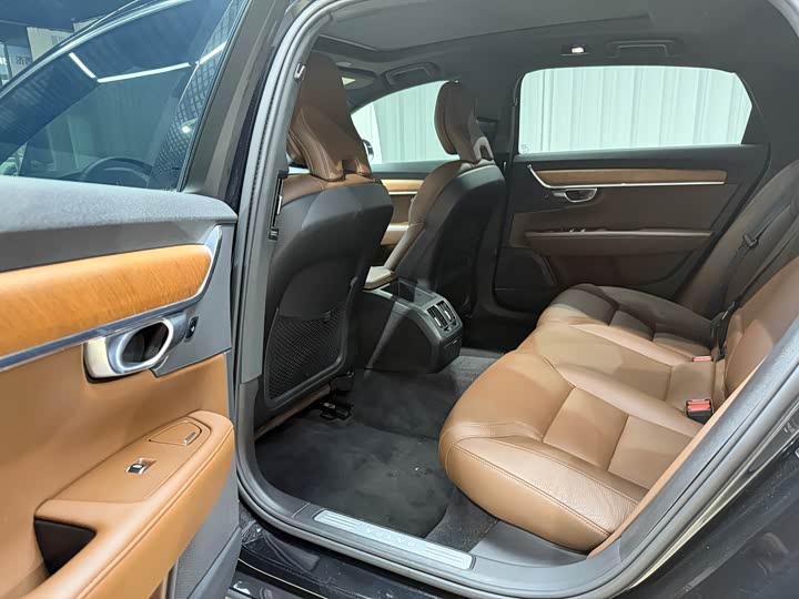 Фото 9 - Volvo S90