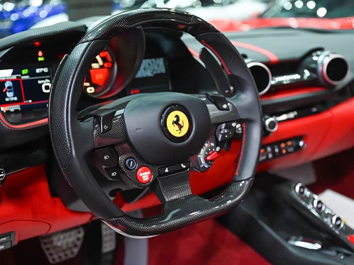 Photo 6 - Ferrari 812