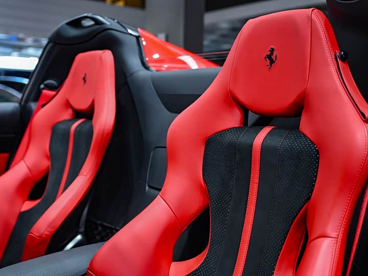 Photo 7 - Ferrari 812